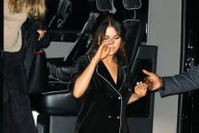 Bốn năm diện một kiểu đồ, Selena Gomez trong sẽ như thế nào?