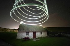 Nhiếp ảnh gia "đùa giỡn" với ánh sáng trên "hòn ngọc của biển Ireland"