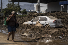 Mexico: Số người chết và mất tích do bão Otis đã tăng lên 100 người