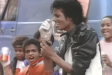 Bán đấu giá chiếc áo khoác nổi tiếng một thời của Michael Jackson