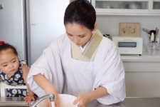 Cách mẹ Nhật dạy con trân quý hạt gạo thật đáng học hỏi