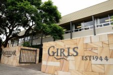 Sydney: Nữ sinh dán móng tay giả bị cấm dự lễ tốt nghiệp