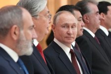 Tổng thống Nga tặng nhẫn vàng cho đồng minh