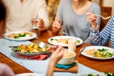 Những thói quen ăn uống ảnh hưởng xấu đến sức khỏe trong các dịp lễ hội