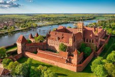 Chiêm ngưỡng lâu đài lớn nhất thế giới - Lâu đài Malbork của Ba Lan