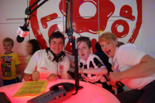 Victoria: Chương trình phát thanh của tổ chức Radio Lollipop mang lại lợi ích cho bệnh nhi
