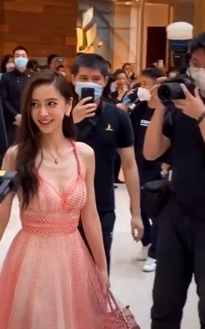 Angelababy ngày càng gầy gò cò hương, nhìn xương lưng ai cũng sợ - 7