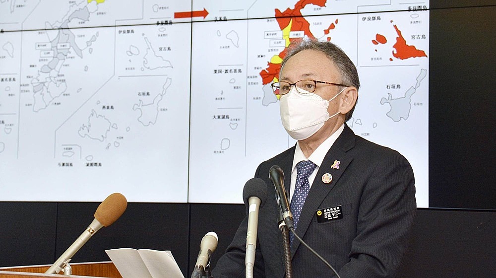 Thống đốc Okinawa Denny Tamaki tại cuộc họp báo ở thủ phủ Naha hôm 2/1. Ảnh: Kyodo.