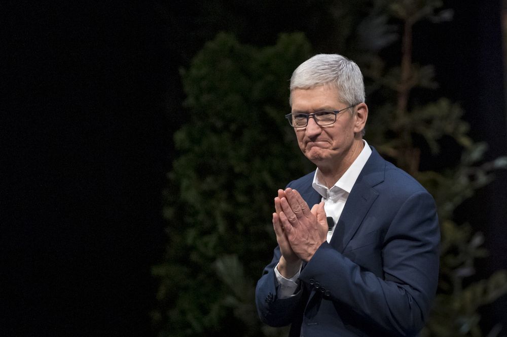 Tim Cook đã làm CEO Apple hơn 10 năm. Ảnh: Bloomberg