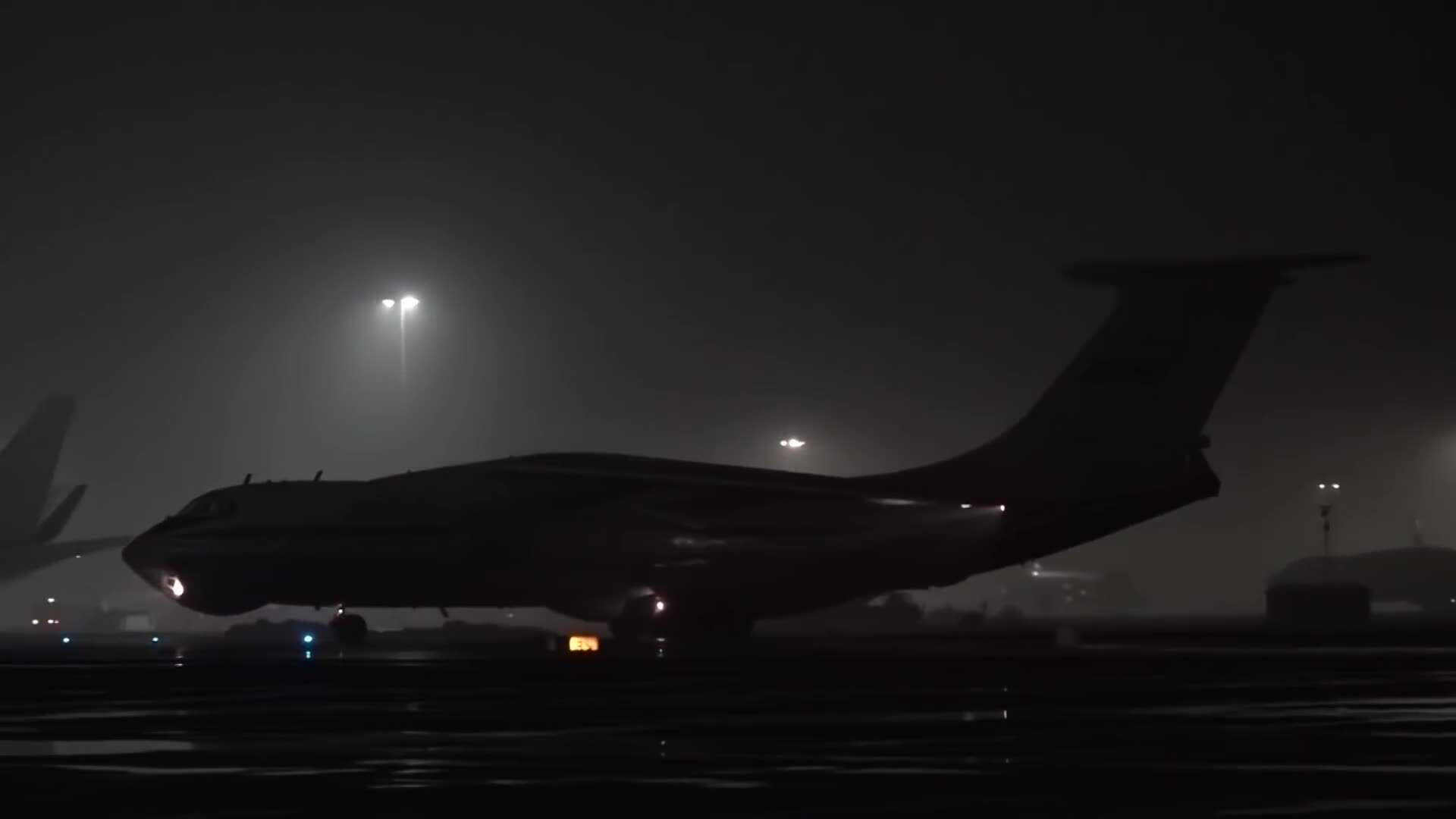 Đội bay giúp Nga điều lực lượng xoay chuyển tình thế Kazakhstan
