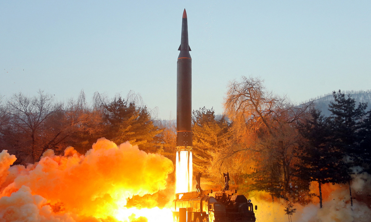 Tên lửa mang đầu đạn siêu vượt âm trong ảnh được Triều Tiên công bố hôm 5/1. Ảnh: KCNA.