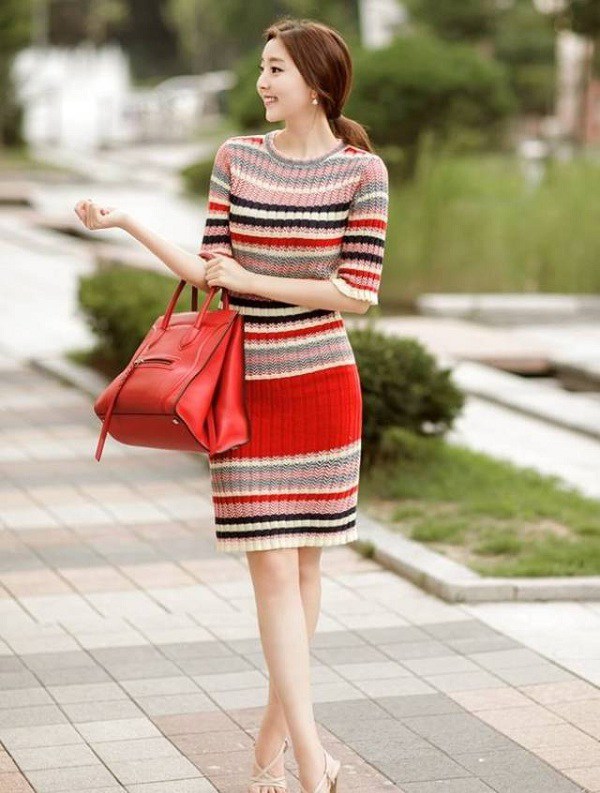 Những kiểu đầm liền sến sẩm khó đỡ, nàng không nên sắm kẻo Tết này thành “thảm họa” thời trang - 1