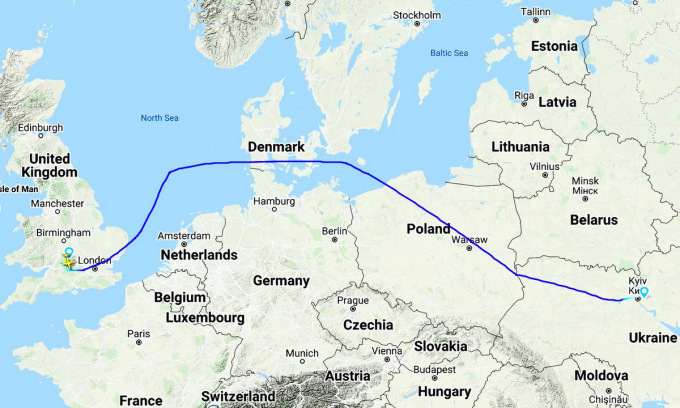 Đường bay của một vận tải cơ C-17 Anh đến Ukraine hôm 17/1. Đồ họa: FlightRadar24.