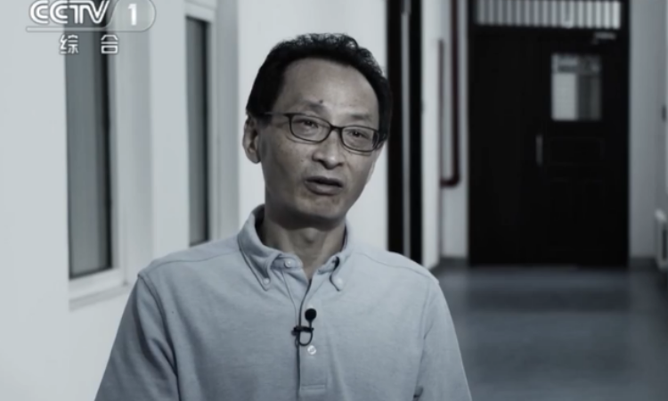 Cựu quan chức Hiệp hội Khoa học và Công nghệ Trung Quốc Trần Cương trong tập ba phim tài liệu Không khoan nhượng. Ảnh: CCTV.