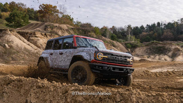 Ford Bronco Raptor lần đầu lộ nội thất: Vô-lăng mới là thứ mang đến cảm xúc cho người lái - Ảnh 5.