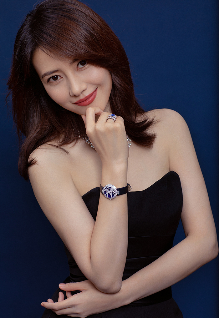 Hiện, cô làm đại sứ của một số hãng trang sức, quần áo.