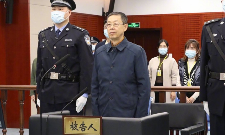Ông Đổng Hoành trình diện trước tòa án Trung Quốc. Ảnh: Xinhua.