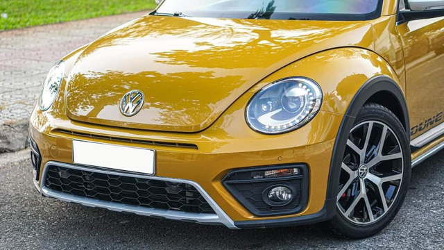 Hàng hiếm Volkswagen Beetle Dune được rao bán sau 5 năm tuổi với giá 1,4 tỷ đồng - Ảnh 4.