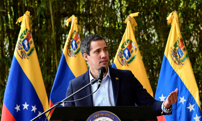Ông  Juan Guaido trong một buổi họp báo ở Caracas, Venezuela ngày 10/1. Ảnh: Reuters.