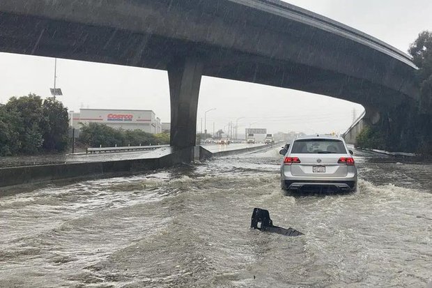 Dòng sông trên trời tấn công, California thành biển nước và tuyết - Ảnh 2.