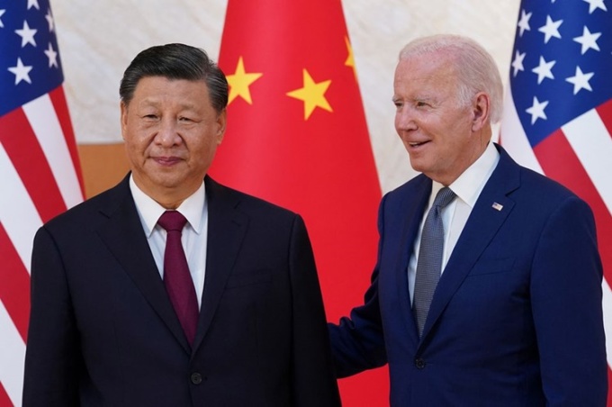 Chủ tịch Trung Quốc Tập Cận Bình (trái) và Tổng thống Mỹ Joe Biden trong cuộc gặp bên lề hội nghị thượng đỉnh G20 ở Bali, Indonesia, ngày 14/11. Ảnh: Reuters.