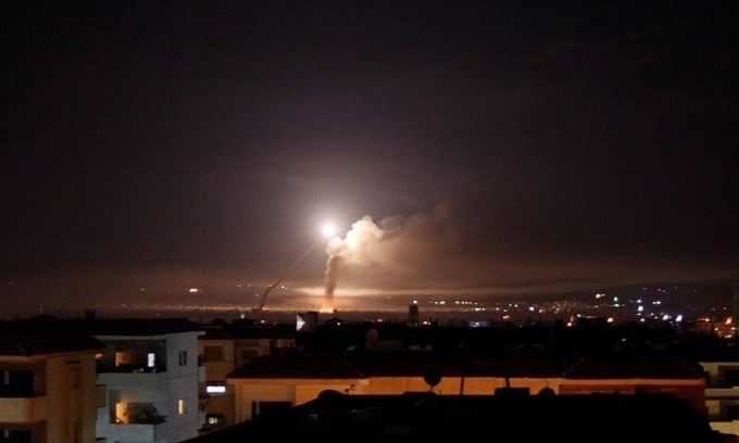 Phòng không Syria đánh trả một đợt không kích của Israel hồi năm 2018. Ảnh: Reuters.