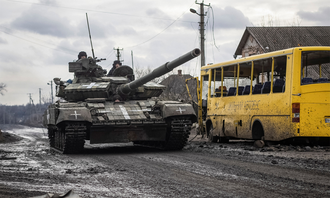 Xe tăng Ukraine tại làng Torske, tỉnh Donetsk tháng 12/2022. Ảnh: Reuters.