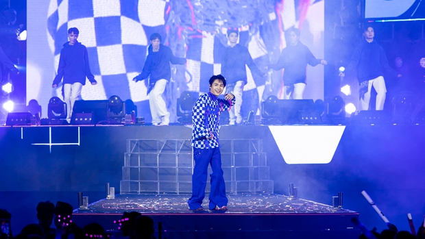 MONO xuất hiện 1 cách bất ngờ ở Lazada Super Show, dàn sao Vpop khuấy đảo đêm nhạc đón 2023 - Ảnh 2.