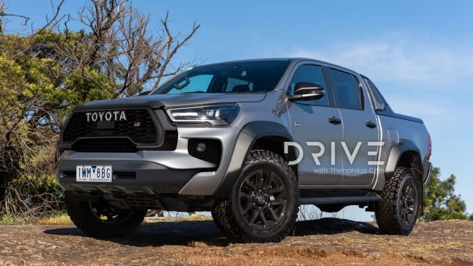 Phác họa thiết kế Toyota Hilux GR Sport sắp ra mắt Đông Nam Á trong 2023 - Ảnh 2.