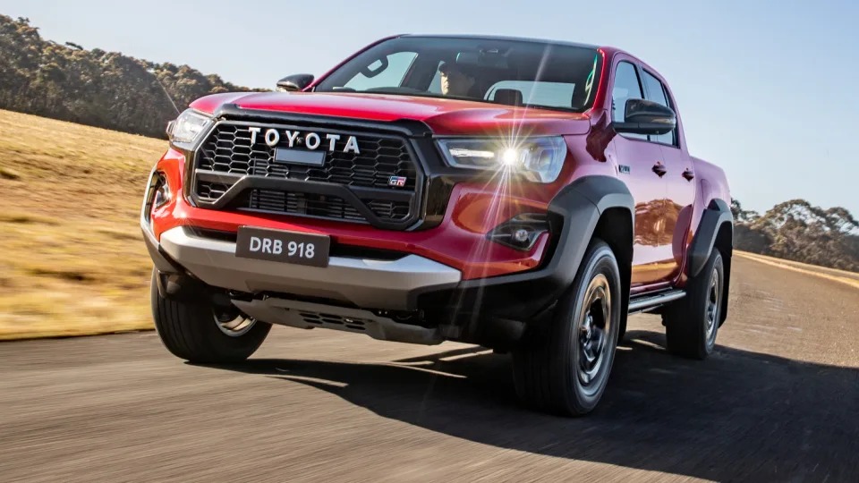 Toyota Hilux GR Sport mới ra mắt - Ảnh 3.