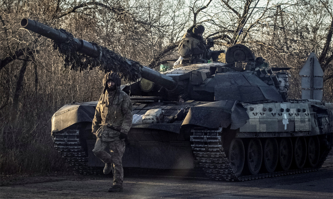 :Lính tăng Ukraine tại thành phố Bakhmut, tỉnh Donetsk tháng 12/2022. Ảnh: Reuters.