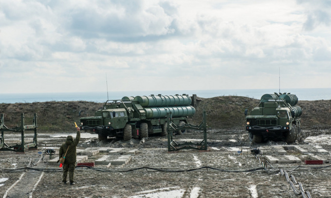 Khẩu đội tên lửa S-400 Nga triển khai ở Sevastopol hồi năm 2017. Ảnh: TASS.