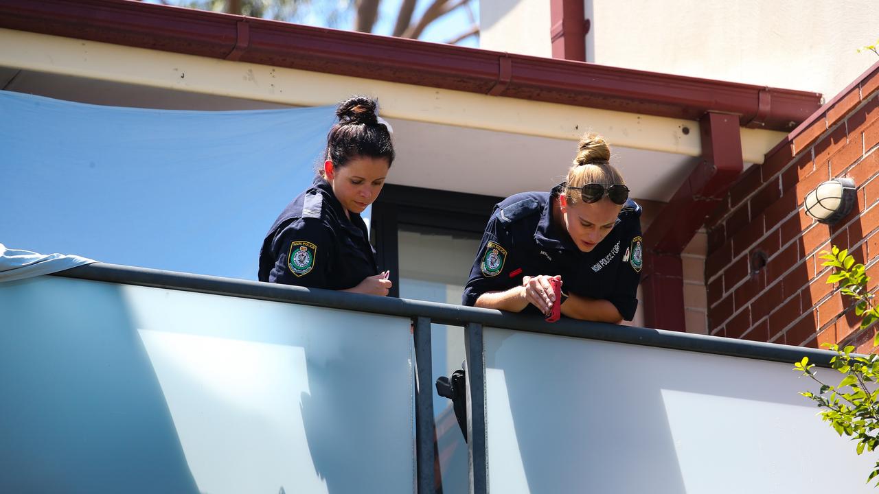 Officers were spotted at the Mount Druitt apartment block. Picture NCA Newswire/ Gaye Gerard