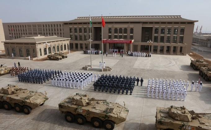 Lễ khai trương căn cứ quân sự Trung Quốc ở Djibouti, vùng Sừng châu Phi, hồi tháng 8/2017. Ảnh: AFP.