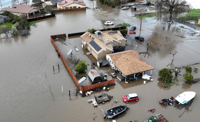 Nhà cửa ngập lụt ở Planada, California, ngày 10/1. Ảnh: AFP