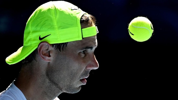 Nadal không hài lòng với chất lượng bóng tại Australia Mở rộng 2023. Ảnh: AP.