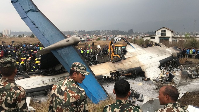 Hiện trường tai nạn máy bay ở sân bay Kathmandu, Nepal, tháng 3/2018 khiến 51 người thiệt mạng. Ảnh: Reuters