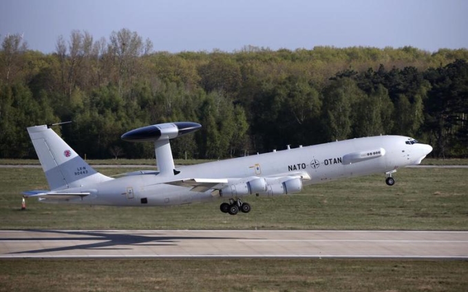 Một chiếc AWACS của NATO tại căn cứ ở Geilenkirchen, Đức năm 2014. Ảnh: Reuters.