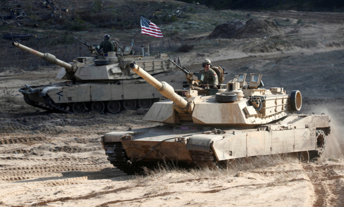 Xe tăng Abrams của Mỹ diễn tập tại Latvia năm 2021. Ảnh: Reuters.