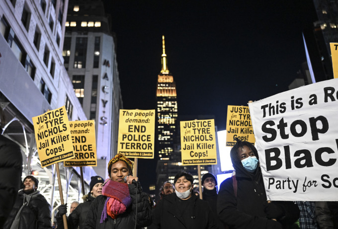 Người biểu tình đòi công lý cho Tyre Nichols ở New York, Mỹ, hôm 27/1. Ảnh: AFP.