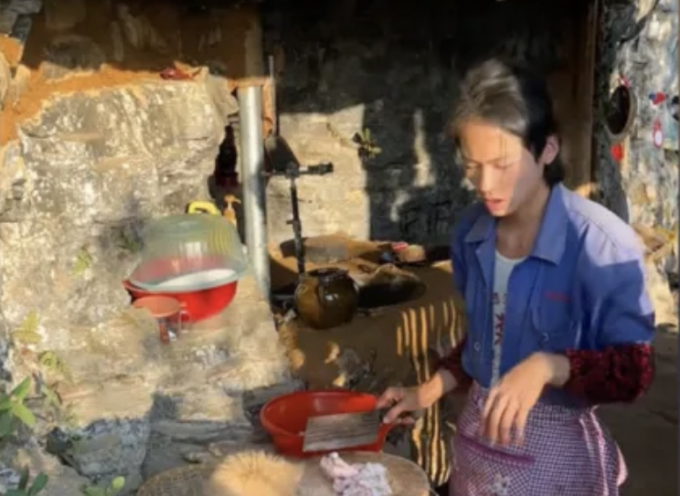 Liu trong một video nấu ăn ở Quý Châu, Trung Quốc. Ảnh: CNN