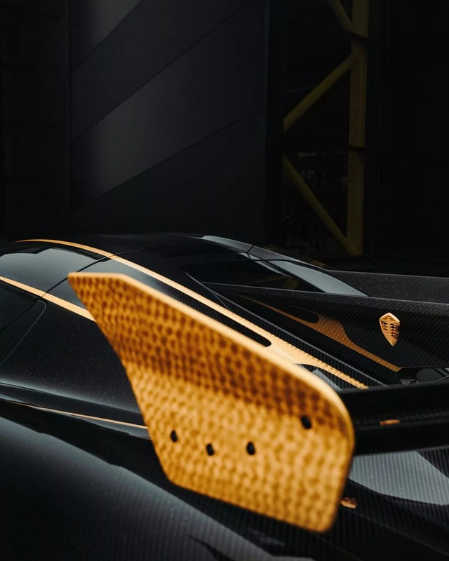 Koenigsegg Jesko thân carbon trần dùng vàng 24k trang trí - Ảnh 6.
