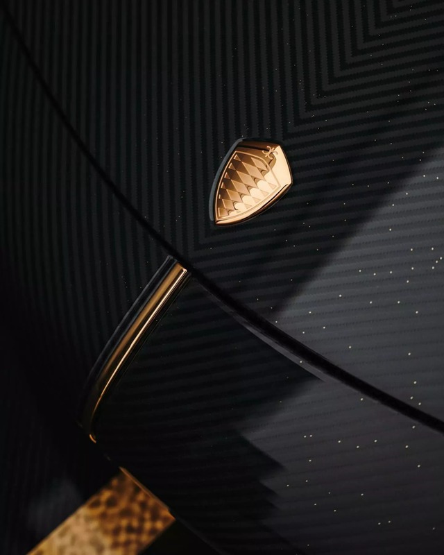 Koenigsegg Jesko thân carbon trần dùng vàng 24k trang trí - Ảnh 8.