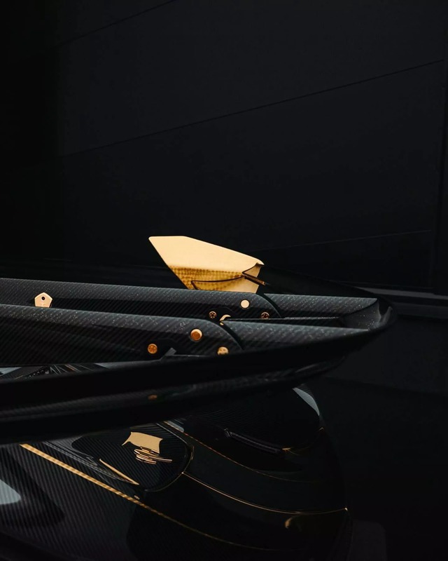 Koenigsegg Jesko thân carbon trần dùng vàng 24k trang trí - Ảnh 9.