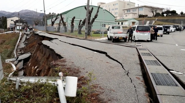 Khung cảnh đổ nát sau trận động đất mạnh 7,5 độ richter khiến Nhật Bản phải đưa ra cảnh báo sóng thần mức cao nhất - Ảnh 4.