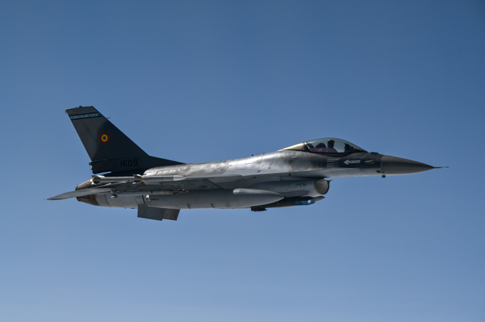 Tiêm kích F-16 của không quân Romania tham gia tập trận chung của NATO ngày 4/7/2023. Ảnh: AFP