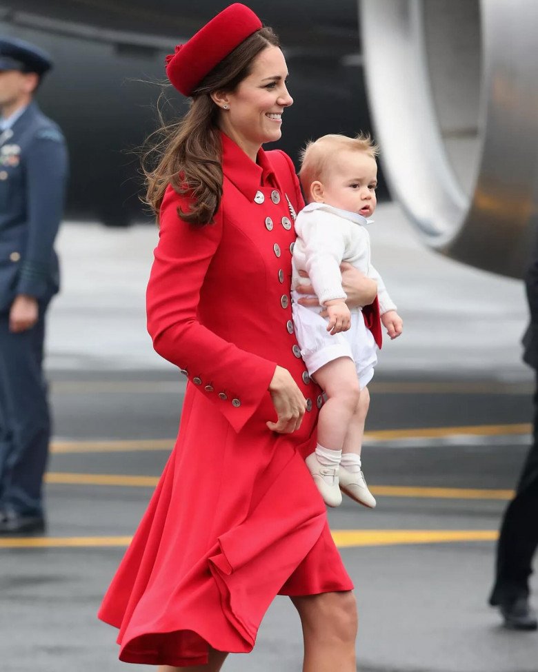 Đây là kiểu quần Kate Middleton rất mê, vừa che khuyết điểm vừa kéo chân dài - 1