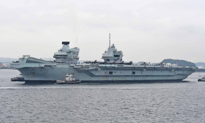 Tàu sân bay HMS Queen Elizabeth tiến vào cảng Yokosuka của Nhật Bản tháng 9/2021. Ảnh: JMSDF