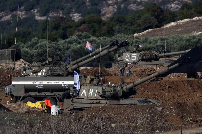 Các đơn vị pháo binh Israel tại vị trí gần biên giới với Lebanon ngày 19/10. Ảnh: Reuters