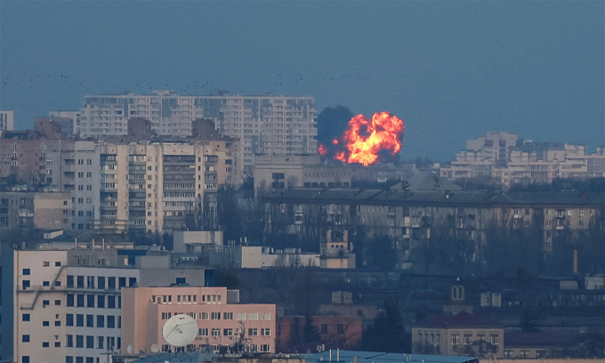 Một vụ nổ tại Kiev trong trận tập kích của Nga cuối tháng 12/2023. Ảnh: Reuters